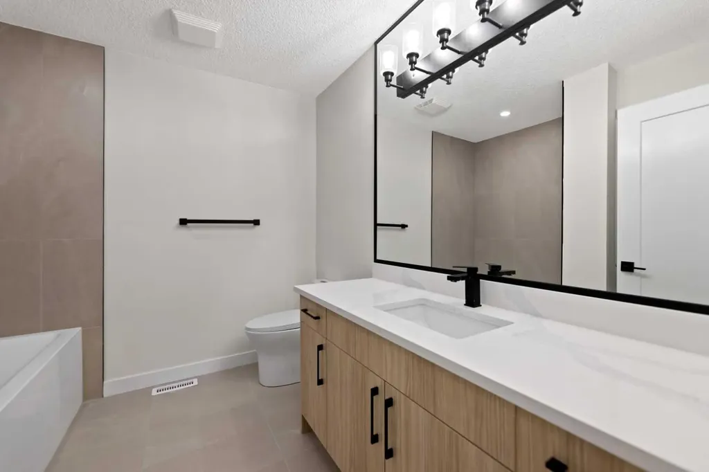 2031 24 Avenue NE Calgary AB t2e8h4