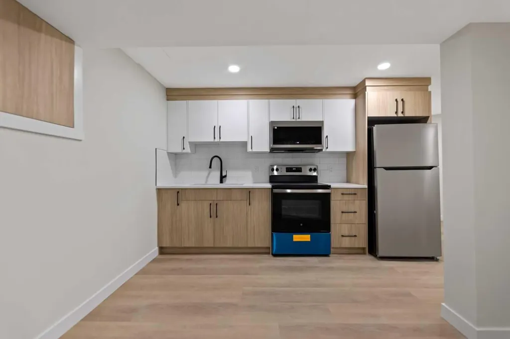2031 24 Avenue NE Calgary AB t2e8h4