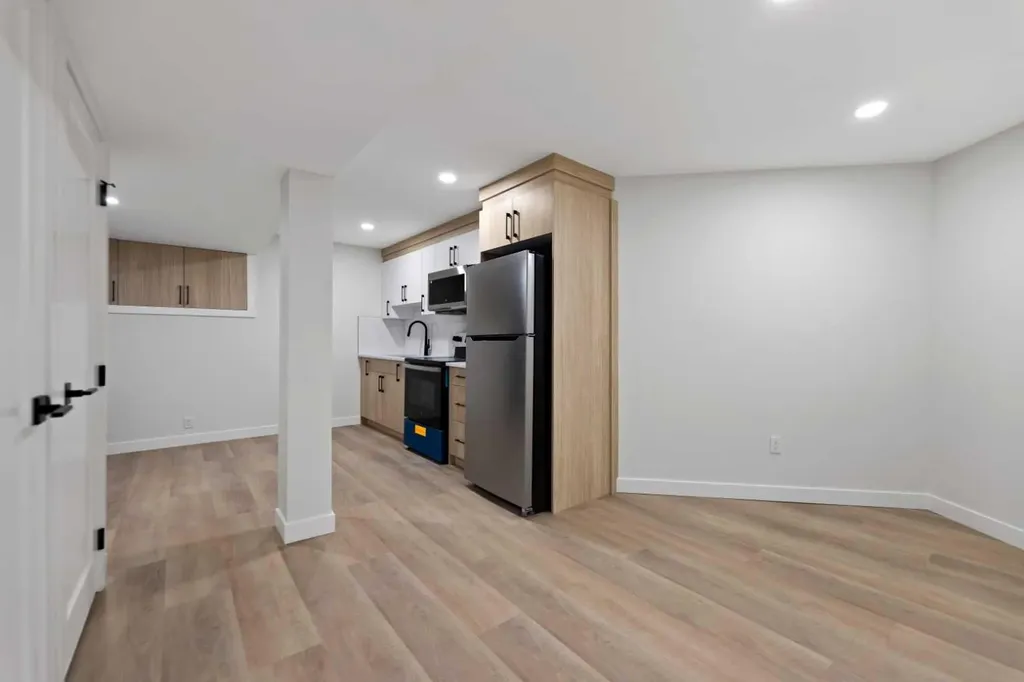 2031 24 Avenue NE Calgary AB t2e8h4