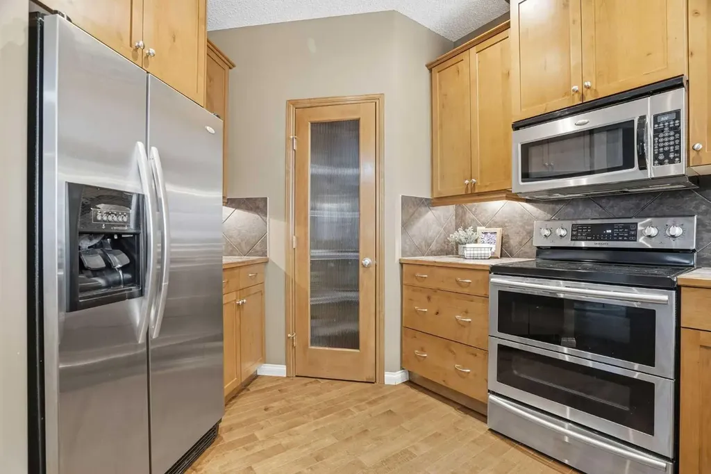 99 Aspen Hills Close SW Calgary AB T3H0C6