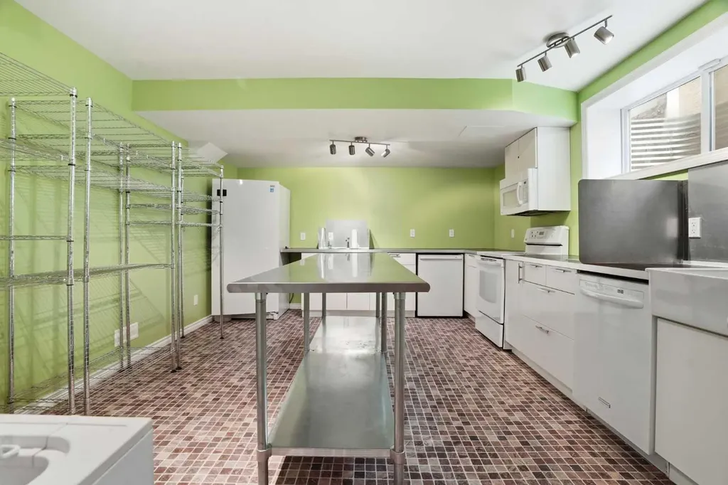 99 Aspen Hills Close SW Calgary AB T3H0C6