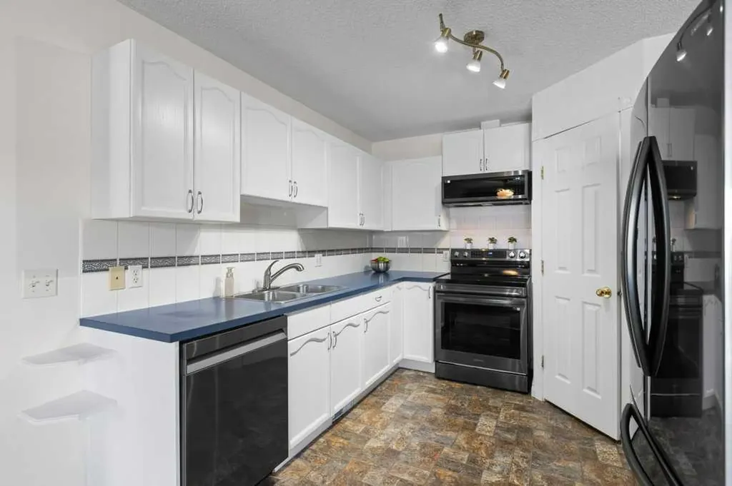 202 Willowbrook Close NW Airdrie AB T4B 2J7