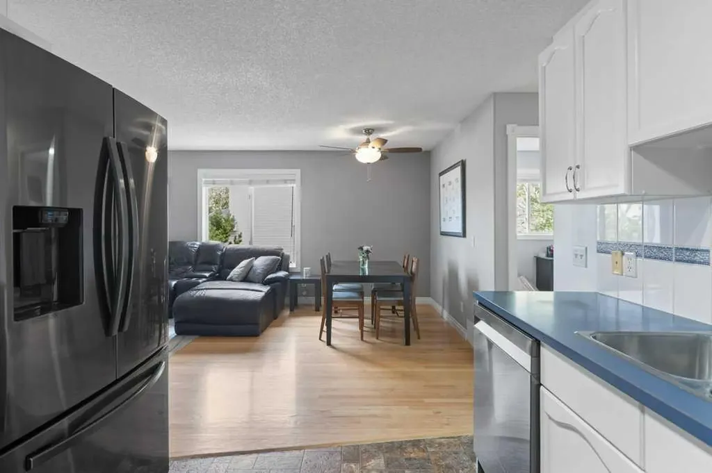 202 Willowbrook Close NW Airdrie AB T4B 2J7