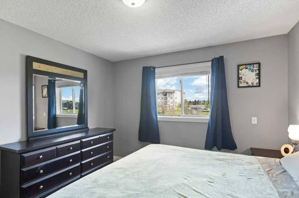 202 Willowbrook Close NW Airdrie AB T4B 2J7
