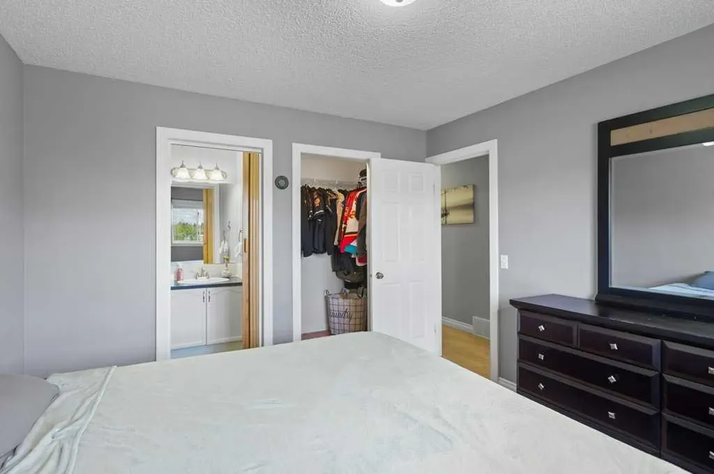 202 Willowbrook Close NW Airdrie AB T4B 2J7