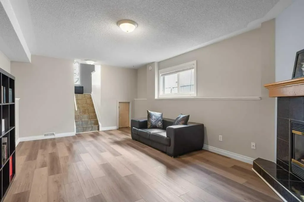 202 Willowbrook Close NW Airdrie AB T4B 2J7