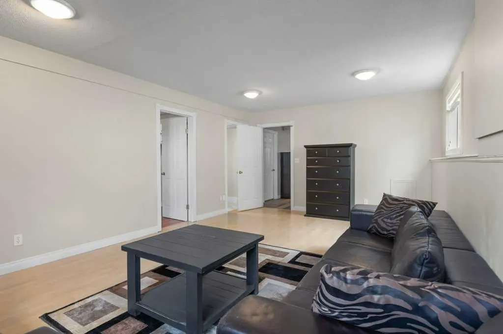 202 Willow Brook Close NW Airdrie AB T4B 2J7