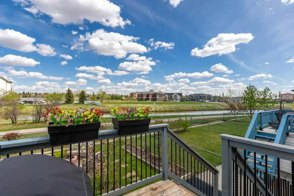 202 Willowbrook Close NW Airdrie AB T4B 2J7