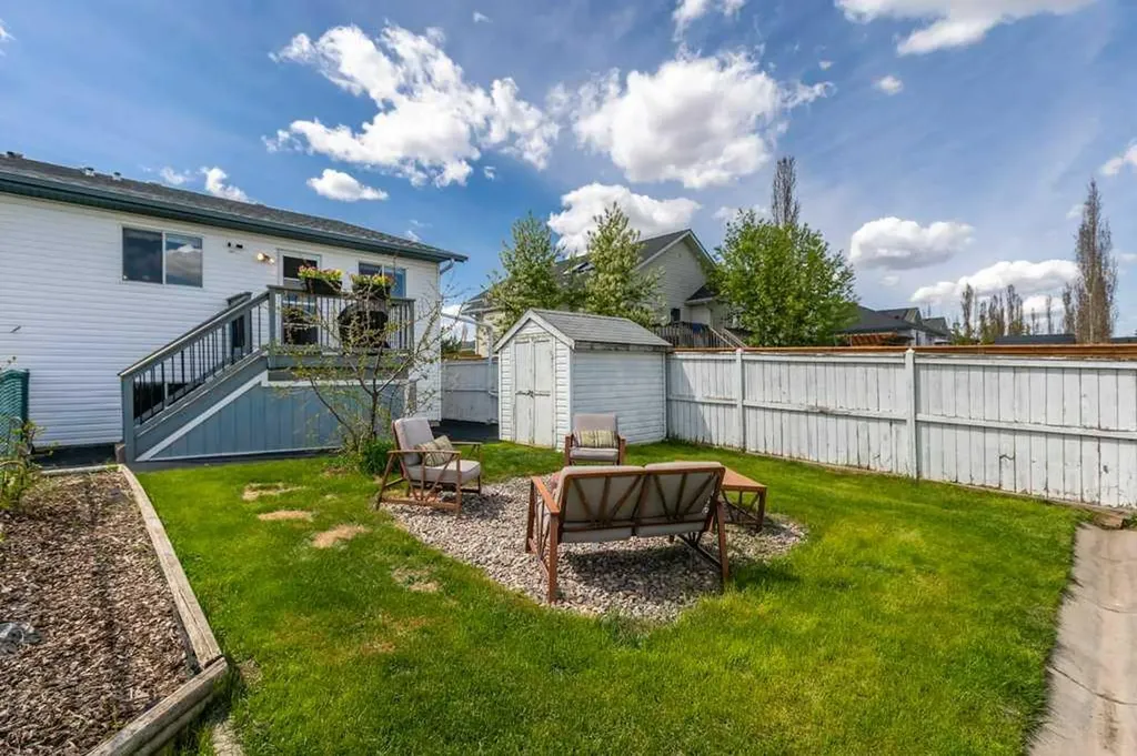202 Willowbrook Close NW Airdrie AB T4B 2J7
