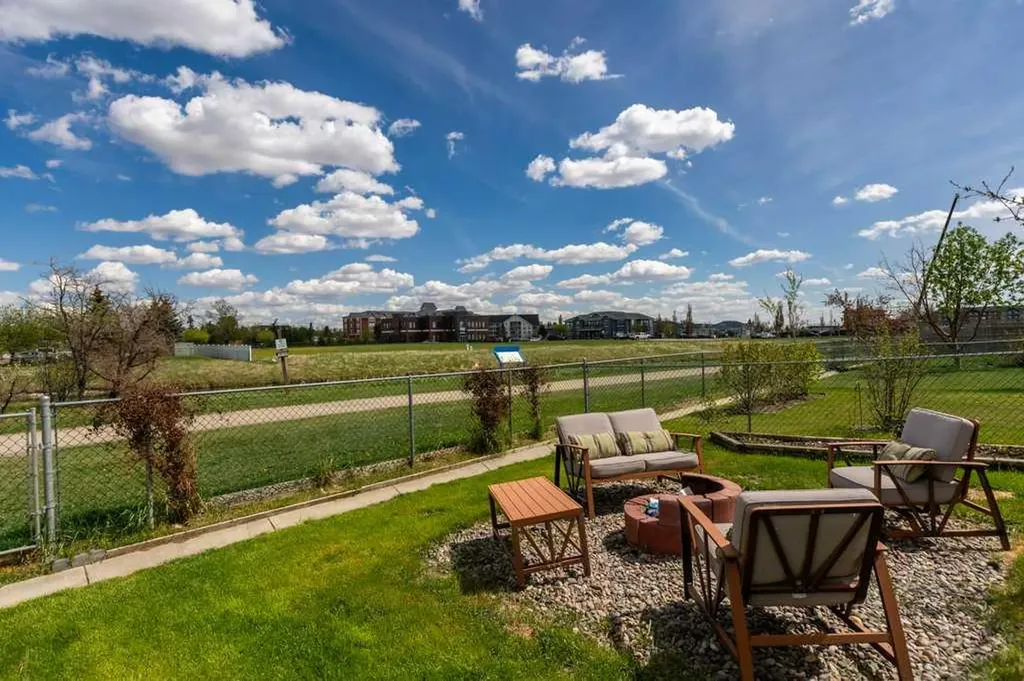 202 Willowbrook Close NW Airdrie AB T4B 2J7