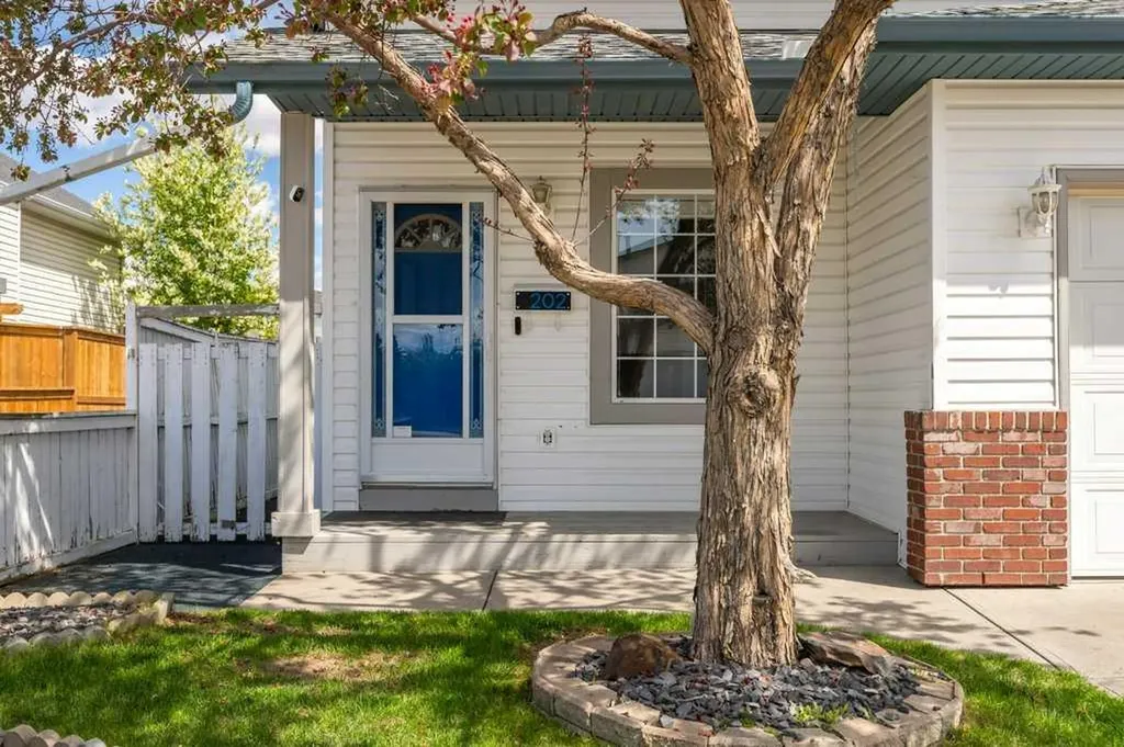 202 Willow Brook Close NW Airdrie AB T4B 2J7