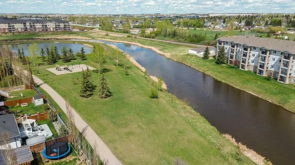 202 Willowbrook Close NW Airdrie AB T4B 2J7
