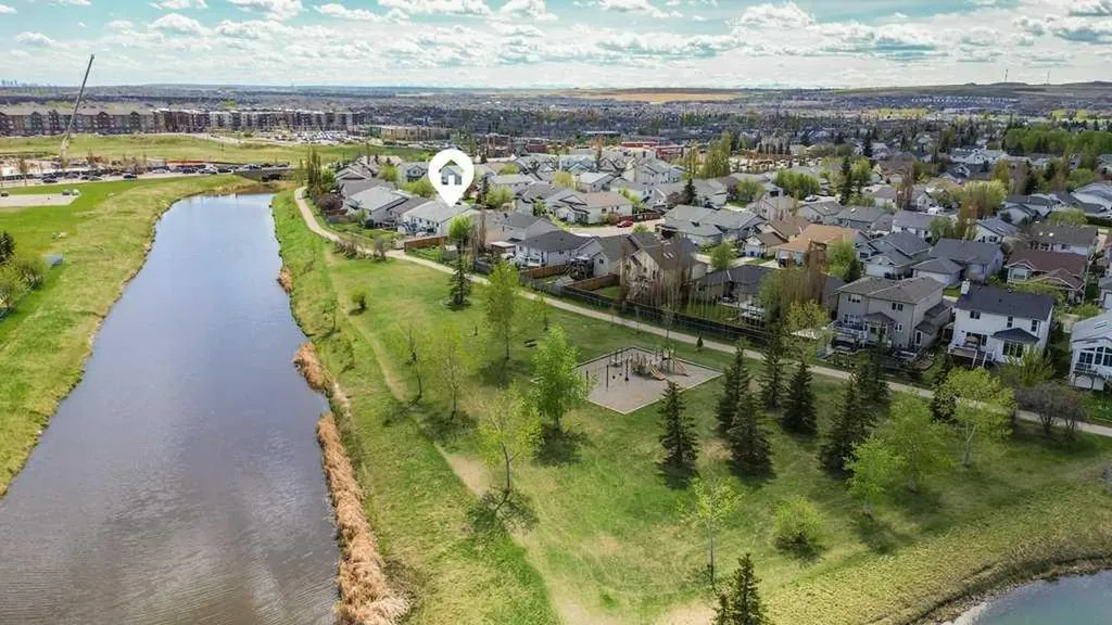 202 Willowbrook Close NW Airdrie AB T4B 2J7