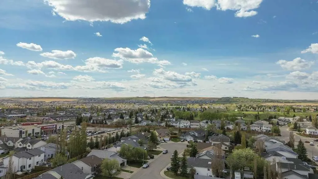 202 Willowbrook Close NW Airdrie AB T4B 2J7