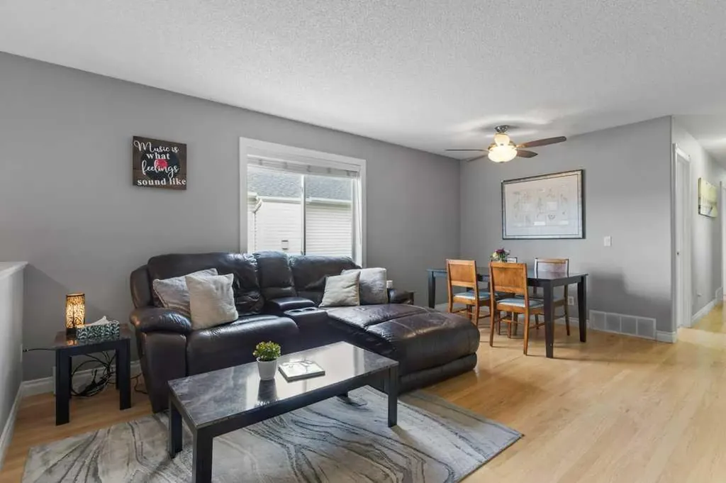202 Willow Brook Close NW Airdrie AB T4B 2J7