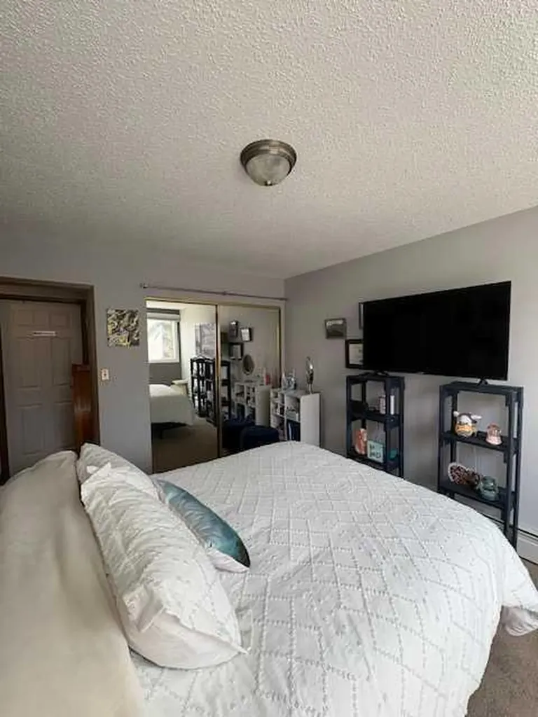 1808 18 Street SW Calgary AB T2T 4T2