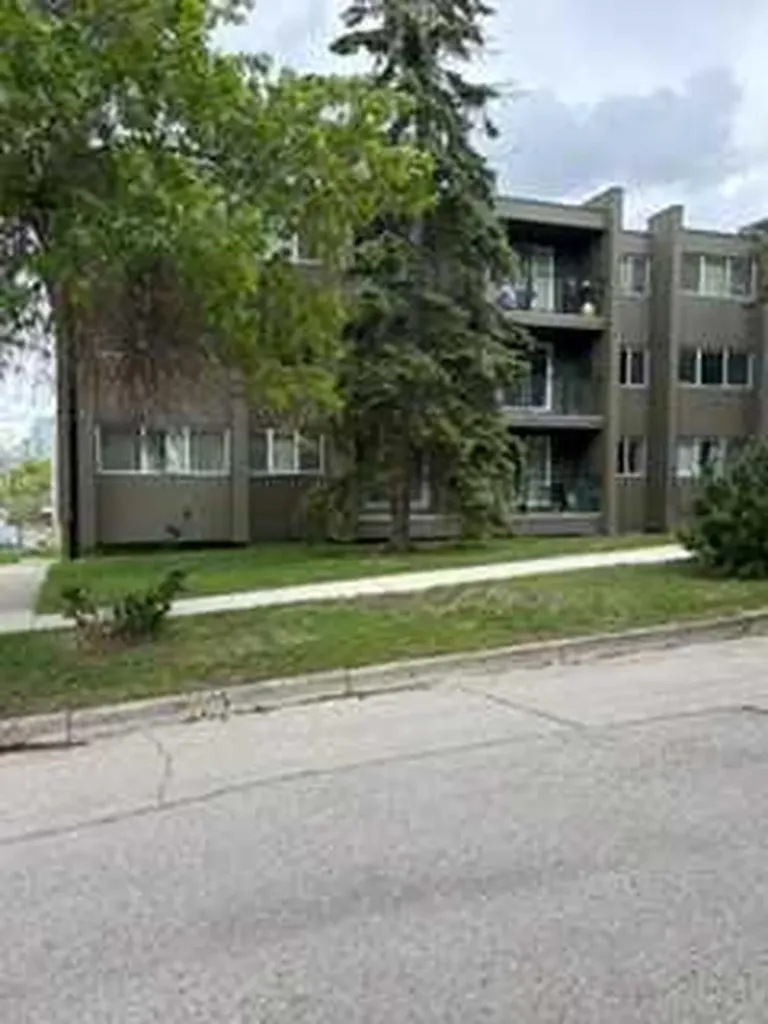 1808 18 Street SW Calgary AB T2T 4T2