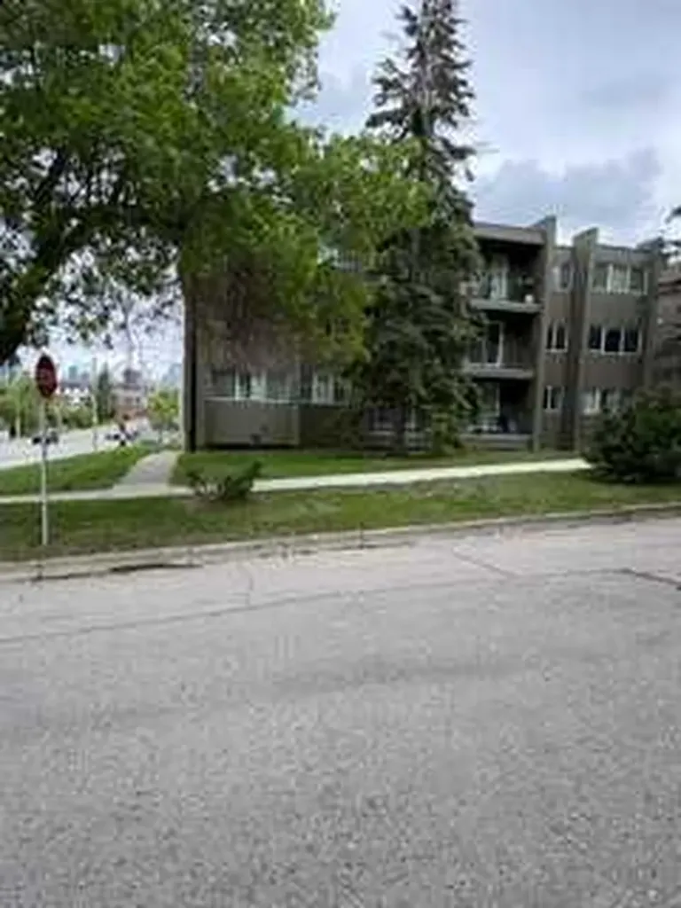 1808 18 Street SW Calgary AB T2T 4T2