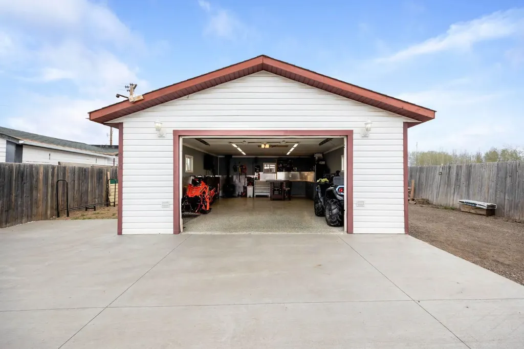 212 Gregoire Crescent Fort Mcmurray AB T9H2L4