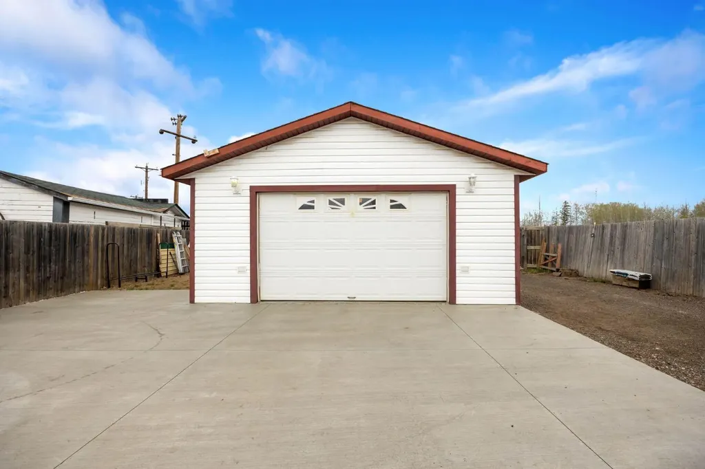 212 Gregoire Crescent Fort Mcmurray AB T9H2L4