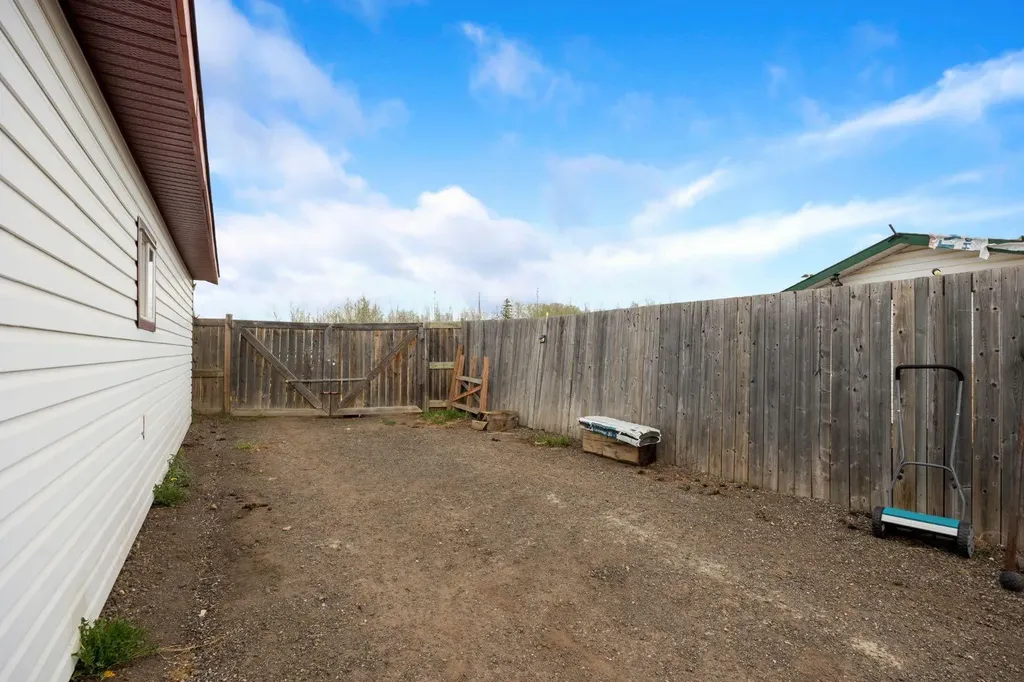 212 Gregoire Crescent Fort Mcmurray AB T9H2L4