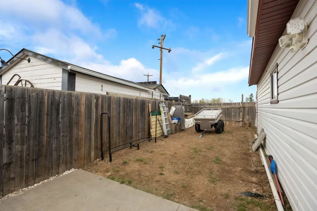 212 Gregoire Crescent Fort Mcmurray AB T9H2L4