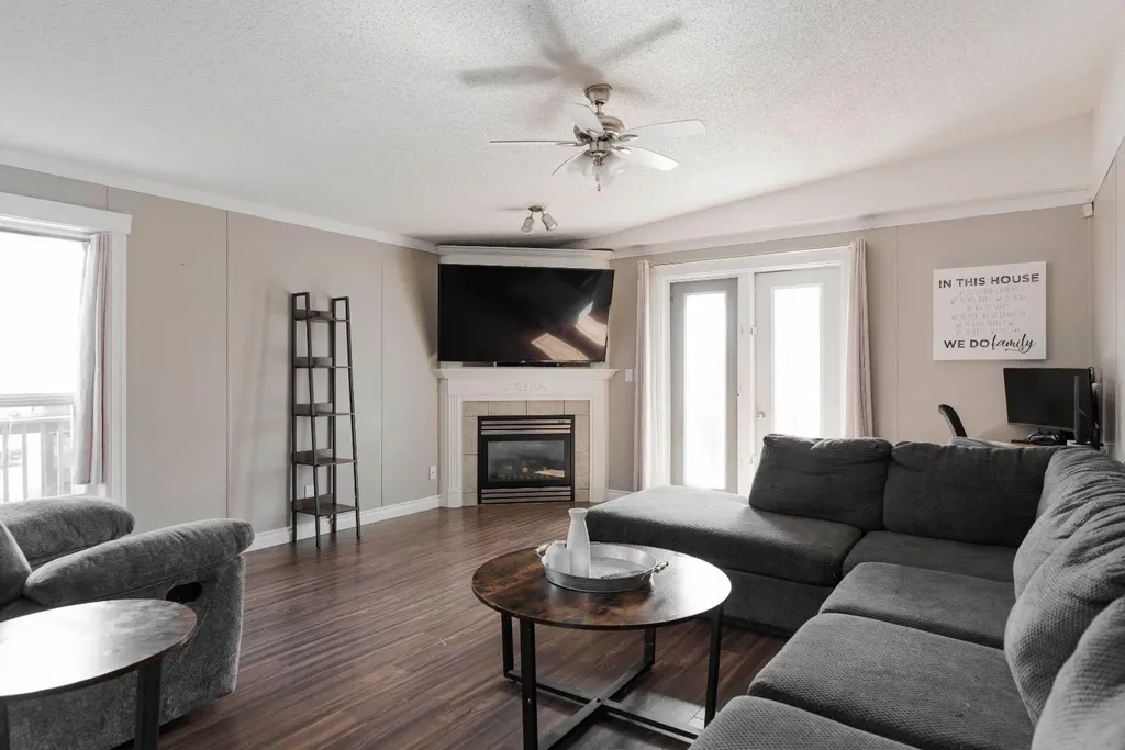 521 Mckinlay Crescent Fort Mcmurray AB T9K 2R6