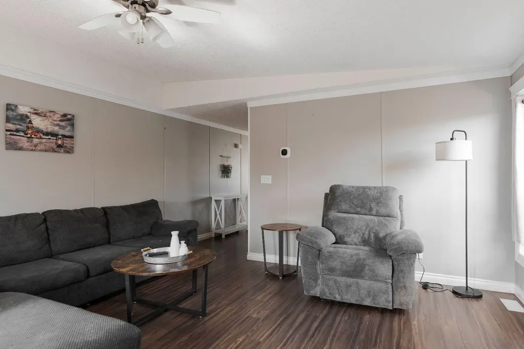 521 Mckinlay Crescent Fort Mcmurray AB T9K 2R6