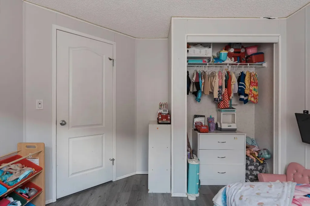 521 Mckinlay Crescent Fort Mcmurray AB T9K 2R6