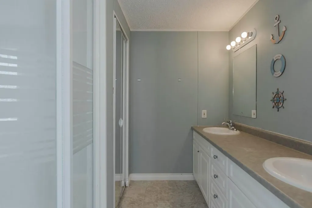 521 Mckinlay Crescent Fort Mcmurray AB T9K 2R6