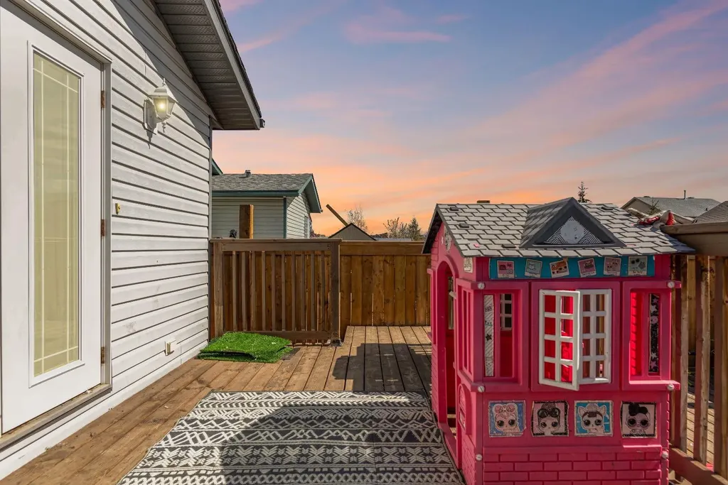 521 Mckinlay Crescent Fort Mcmurray AB T9K 2R6