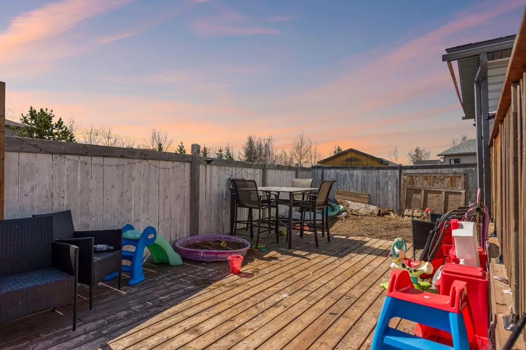 521 Mckinlay Crescent Fort Mcmurray AB T9K 2R6