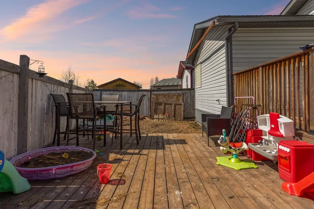 521 Mckinlay Crescent Fort Mcmurray AB T9K 2R6