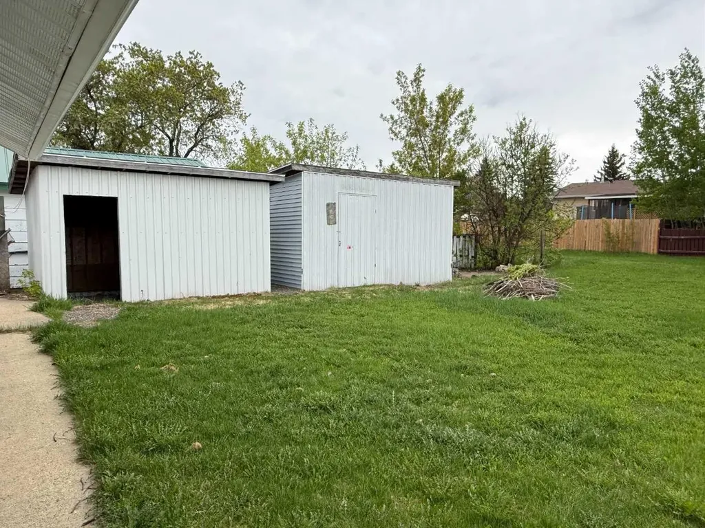 5410 51 Street Berwyn AB T0H 0E0