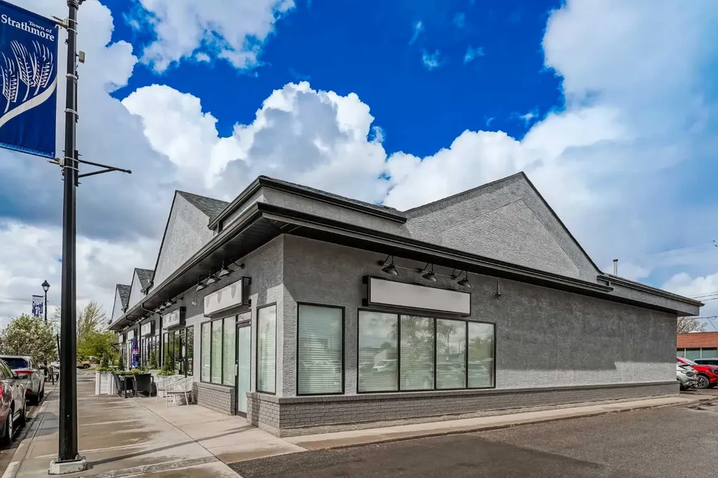 228 3 Avenue Strathmore AB T1P 1M4