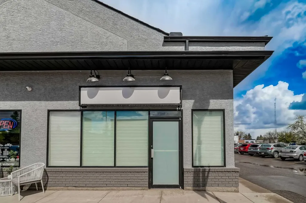 228 3 Avenue Strathmore AB T1P 1M4
