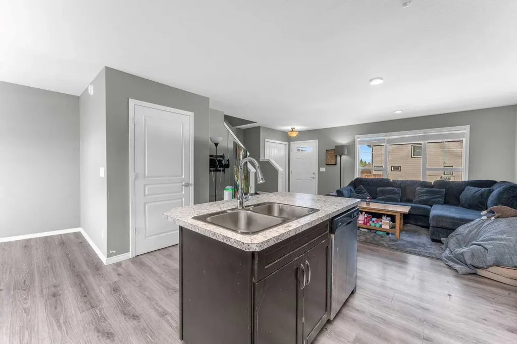 22 Hawthorn Place Sylvan Lake AB T4S 0R8