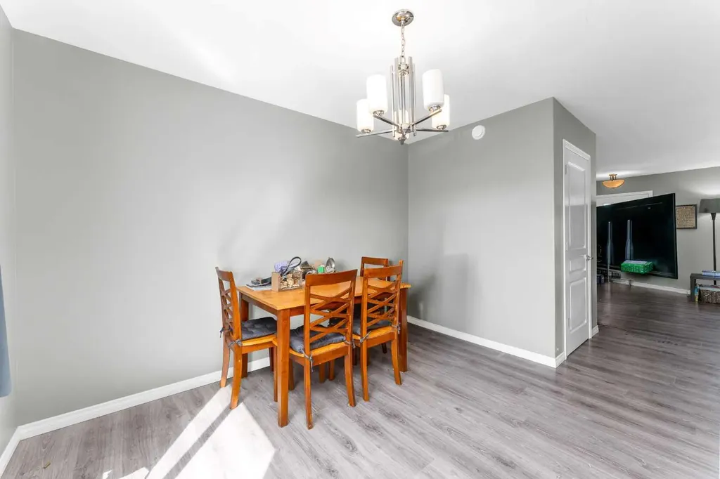 22 Hawthorn Place Sylvan Lake AB T4S 0R8