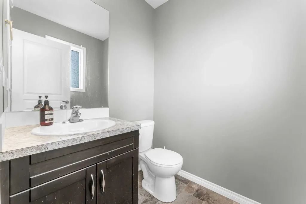 22 Hawthorn Place Sylvan Lake AB T4S 0R8
