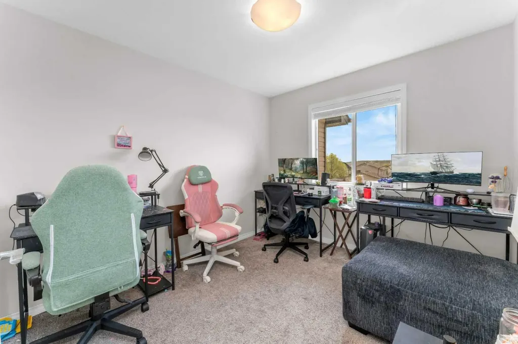 22 Hawthorn Place Sylvan Lake AB T4S 0R8