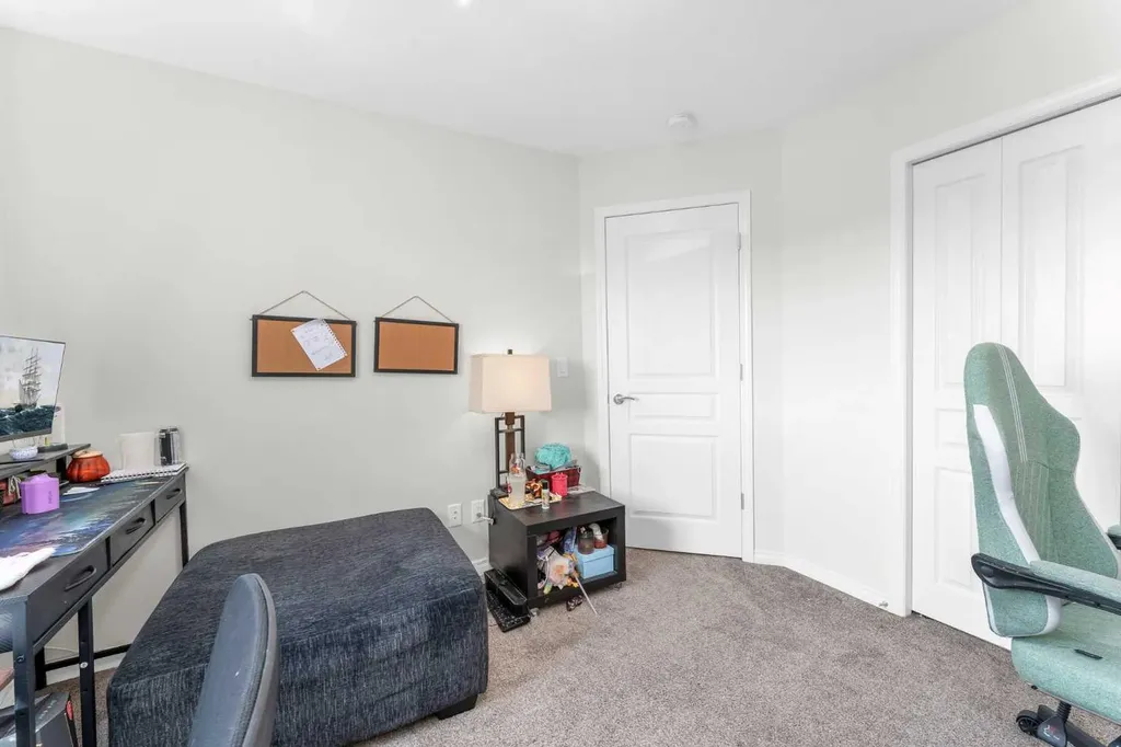 22 Hawthorn Place Sylvan Lake AB T4S 0R8