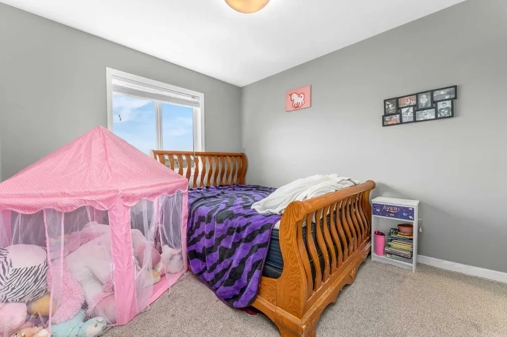 22 Hawthorn Place Sylvan Lake AB T4S 0R8
