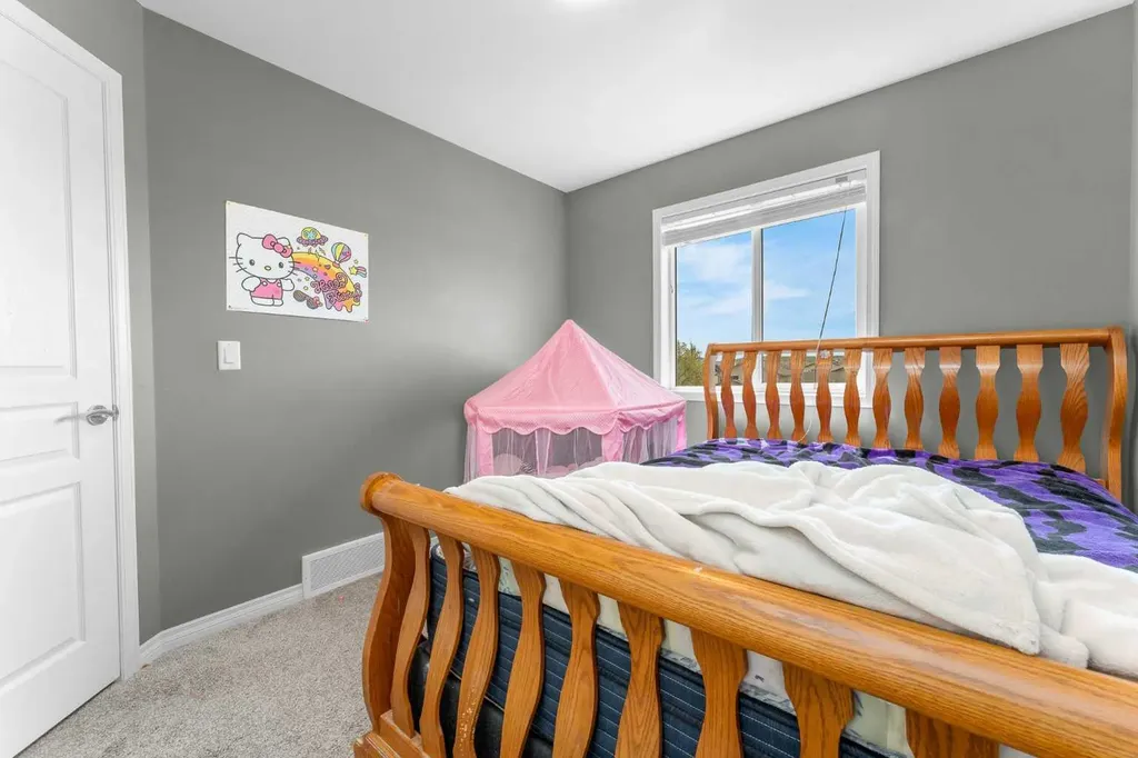 22 Hawthorn Place Sylvan Lake AB T4S 0R8