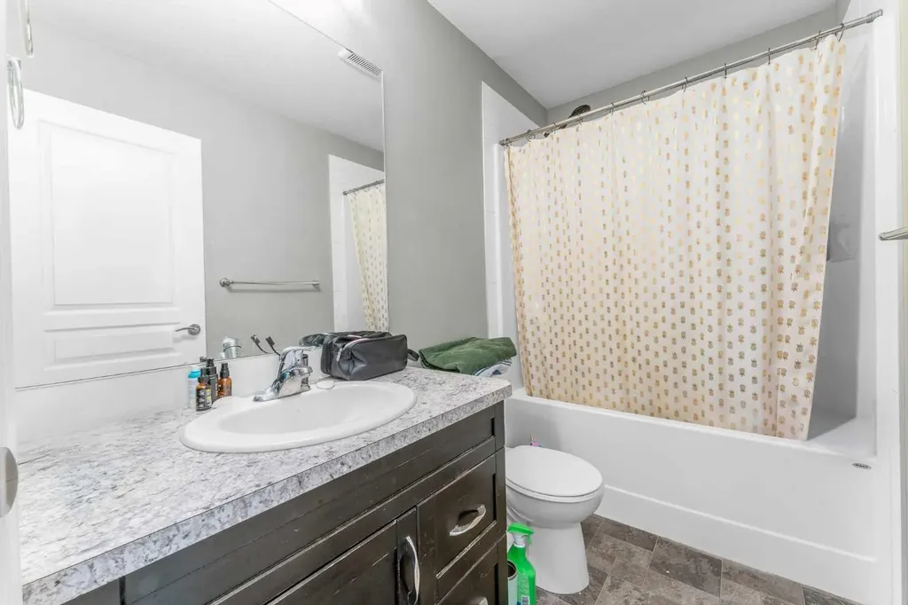 22 Hawthorn Place Sylvan Lake AB T4S 0R8