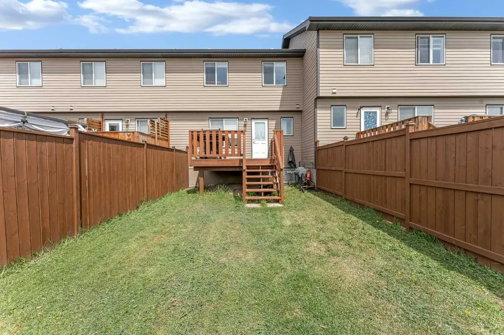 22 Hawthorn Place Sylvan Lake AB T4S 0R8