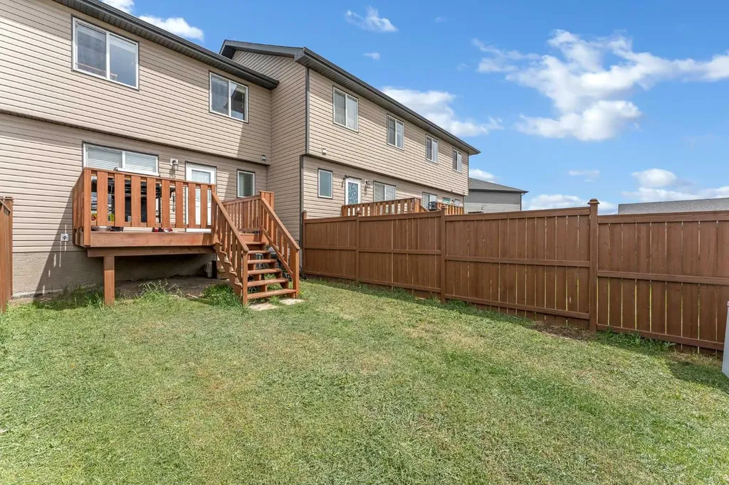 22 Hawthorn Place Sylvan Lake AB T4S 0R8