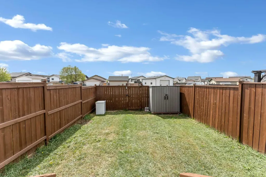 22 Hawthorn Place Sylvan Lake AB T4S 0R8