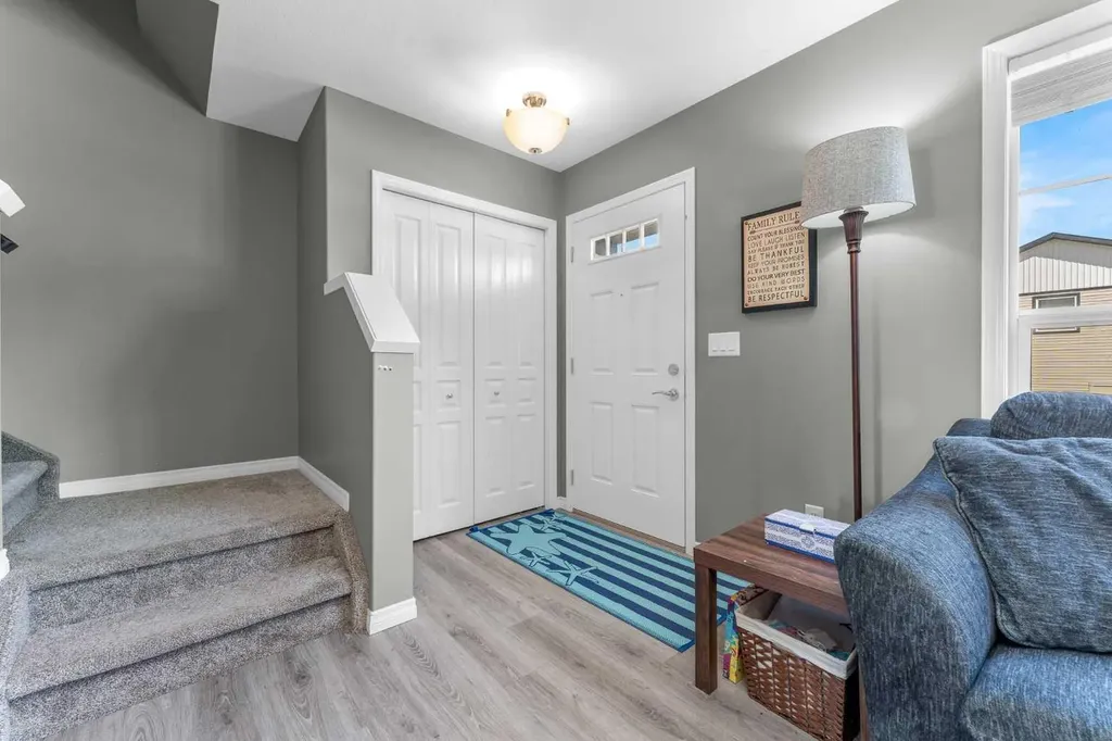 22 Hawthorn Place Sylvan Lake AB T4S 0R8