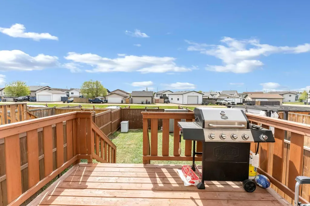 22 Hawthorn Place Sylvan Lake AB T4S 0R8