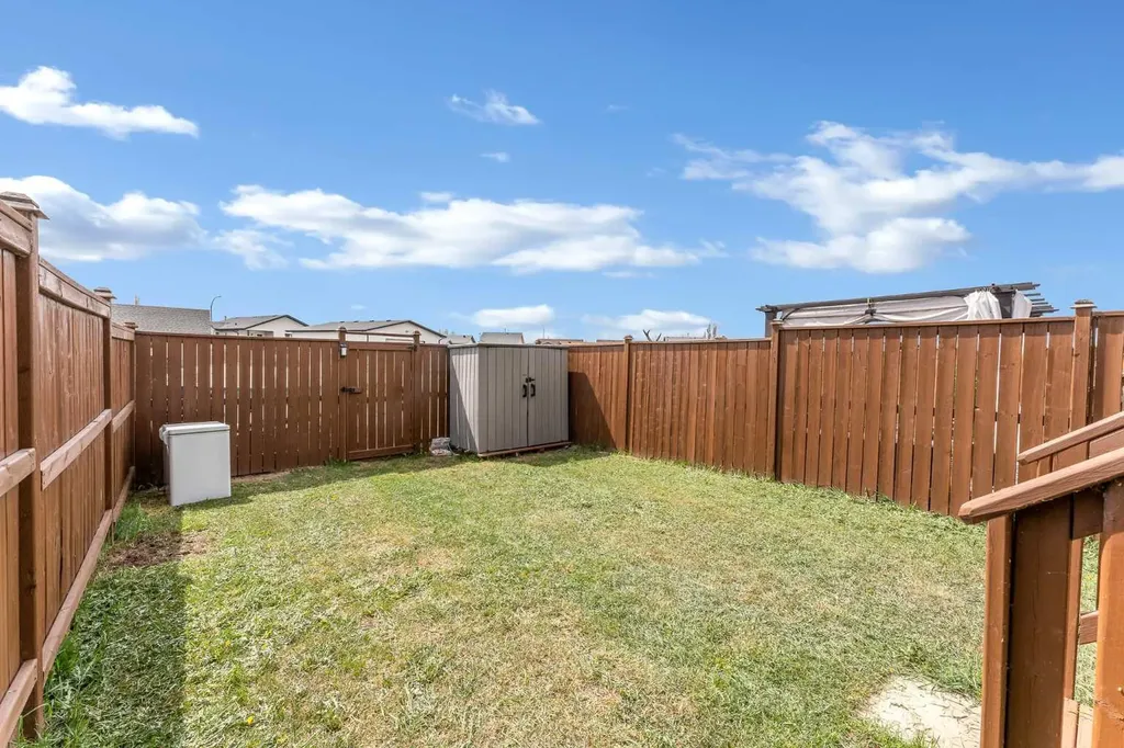 22 Hawthorn Place Sylvan Lake AB T4S 0R8